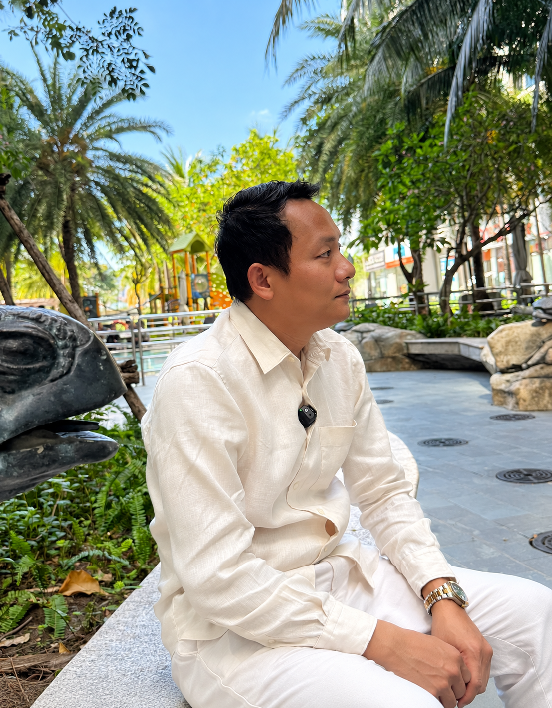 ảnh Hùng suy nghĩ sâu xa